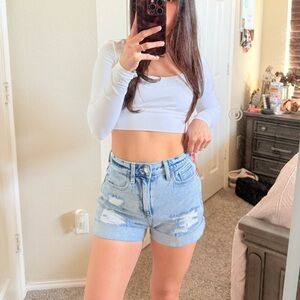 Hollister Curvy Ultra High Rise Mom Short 3’’